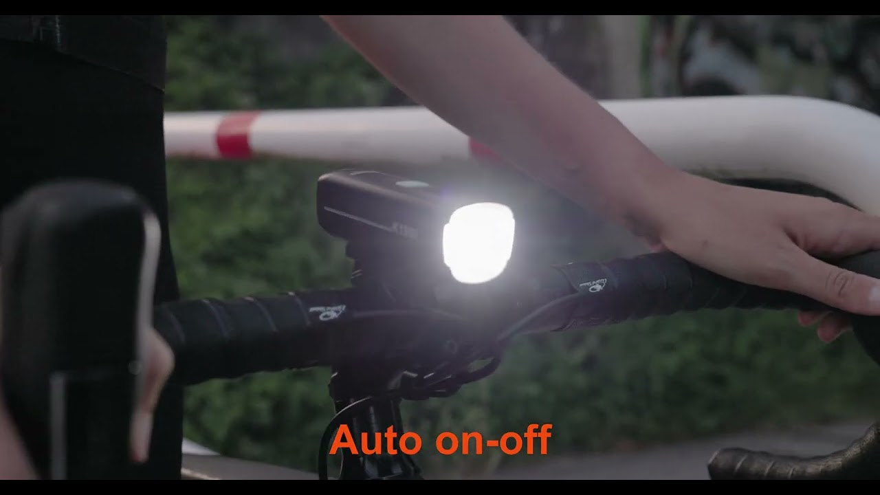 Video: Sprednja kolesarska luč RAVEMEN K1800, 1800 lm, 5000 mAh, Aluminij, IPX7