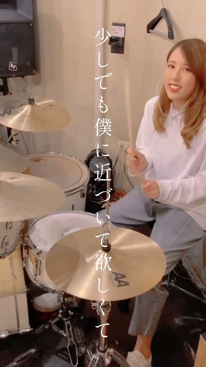 あいみょん - 君はロックを聴かない 【OFFICIAL MUSIC VIDEO】 - YouTube