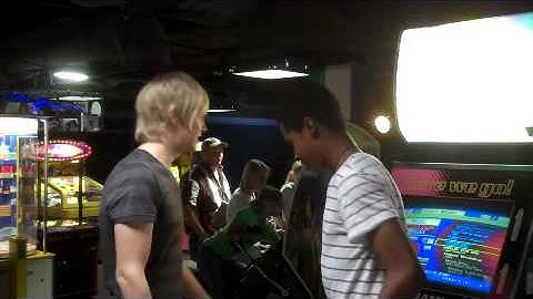 me failing epicly at DDR