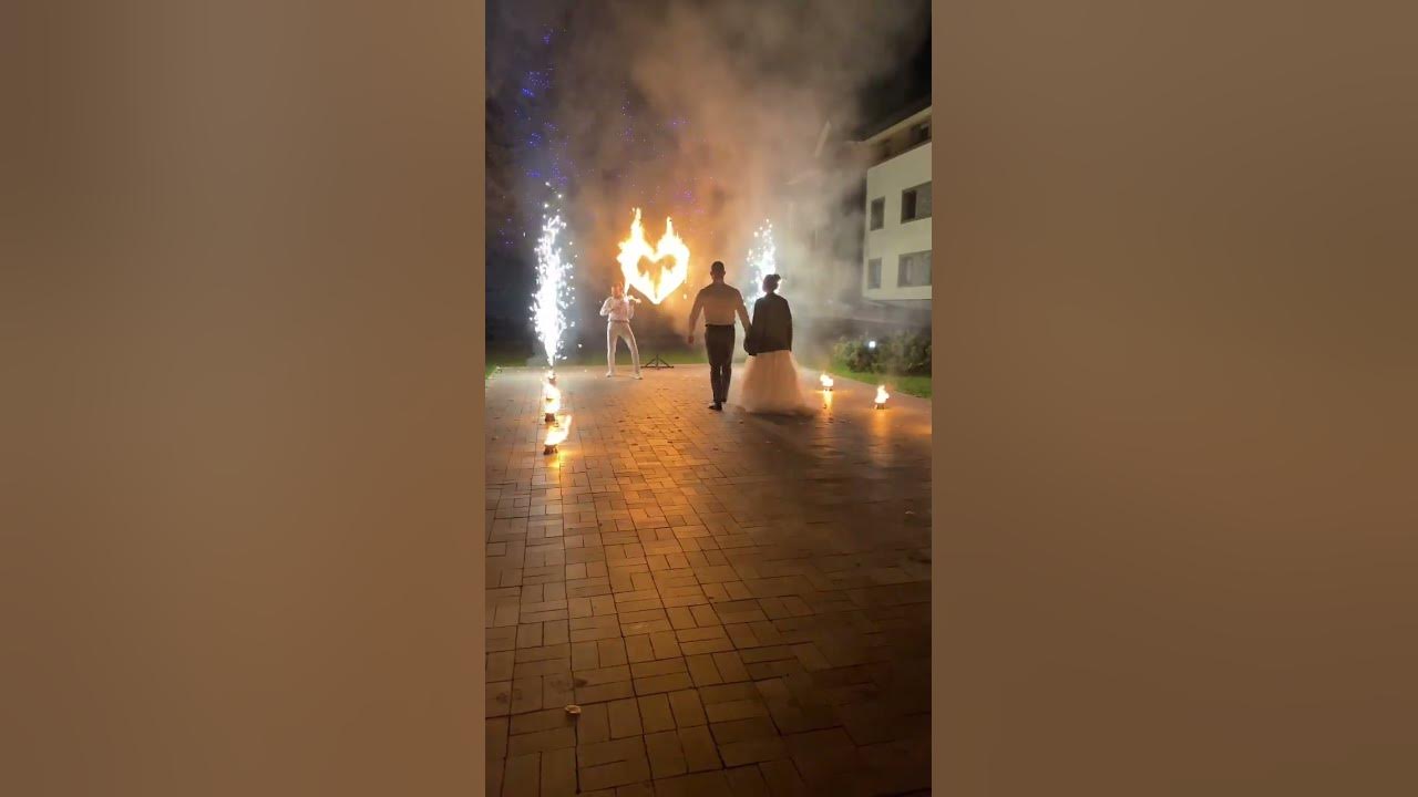 Горящее сердце, фонтаны | Скрипач с огненной скрипкой 🔥 | Огненно ...