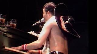Queen - We Are The Champions  (Live at Milton Keynes Bowl 1982)
