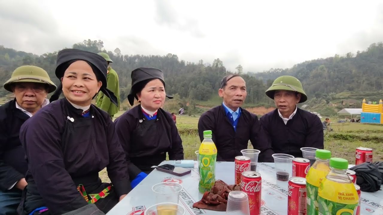 Phần 1.Lần đầu tiên đến với Lễ Hội Loong tòng điểm của xã Hồng phong,nhưng hát không hay mọi người ạ