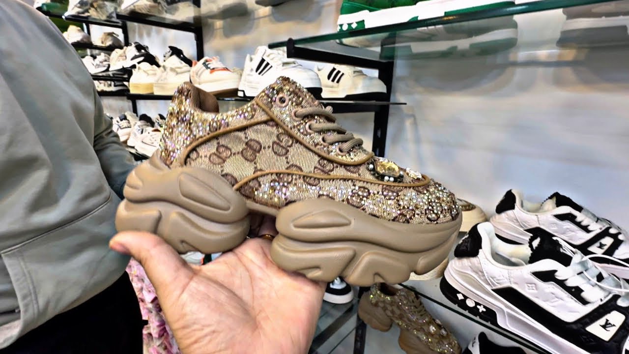 الي فات كوم والي جاي كوم تاني خالص شوزات الفنانين ميرور اوريجينال بالبوكس بسعر جملة الجملة