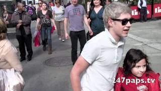 (Exclusive) Niall Horan from One Direction with his family walking around Time Square in New York