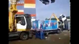 Famous LiveLeak.com - You make me late ..... so I do this Net Worth