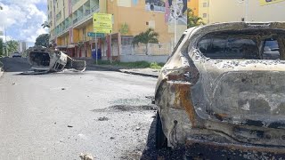 Grève générale, blocages routiers et coups de feu dans les Antilles françaises