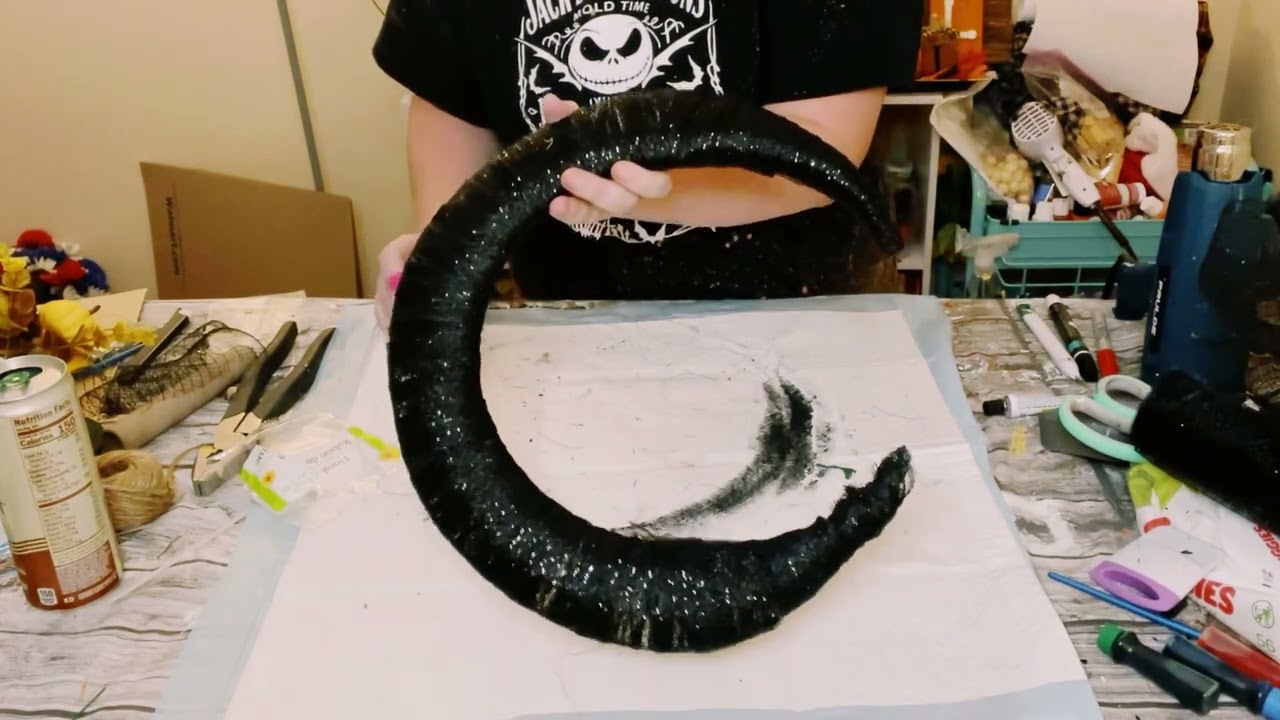 DIY Crescent moon wreath decor