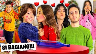 GIOCO DELLA BOTTIGLIA GIGANTE CON GIADA IL SUO NUOVO FIDANZATO E TUTTI I NOSTRI AMICI *PRIMO BACIO* screenshot 4