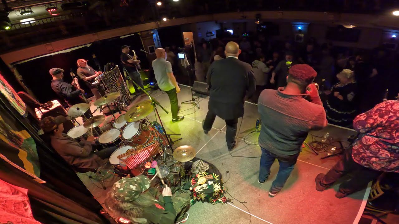 Regardez Native Elements @Club Fox "Reggae Dancing/Saturday Night" sur YouTube Regardez Native Elements @Club Fox "Reggae Dancing/Saturday Night" sur YouTube