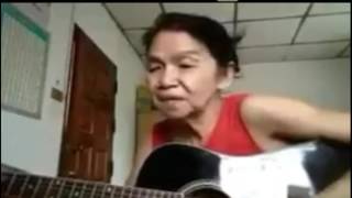 Woow mantap!!! Ternyata nenek Rohaya pinter Nyanyi sambil main Gitar, lagunya assik