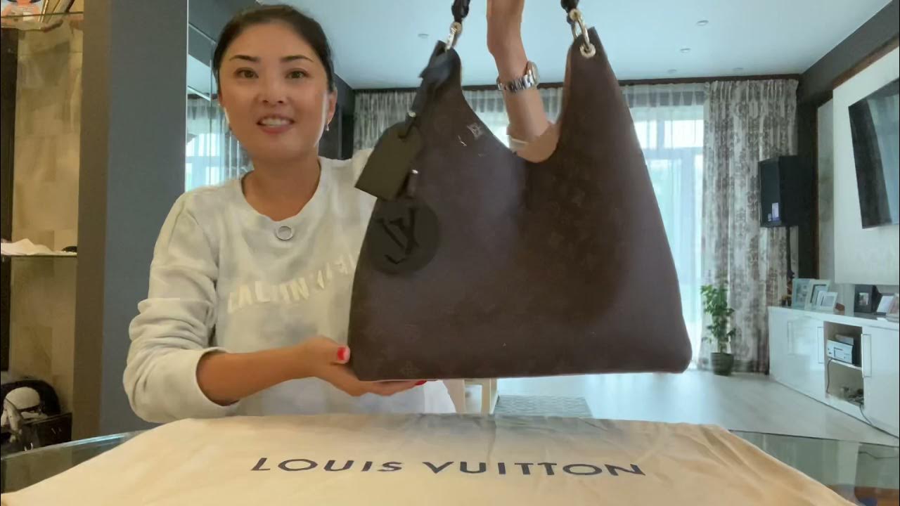 Louis Vuitton Carmel Mahina Hobo Bag Cream