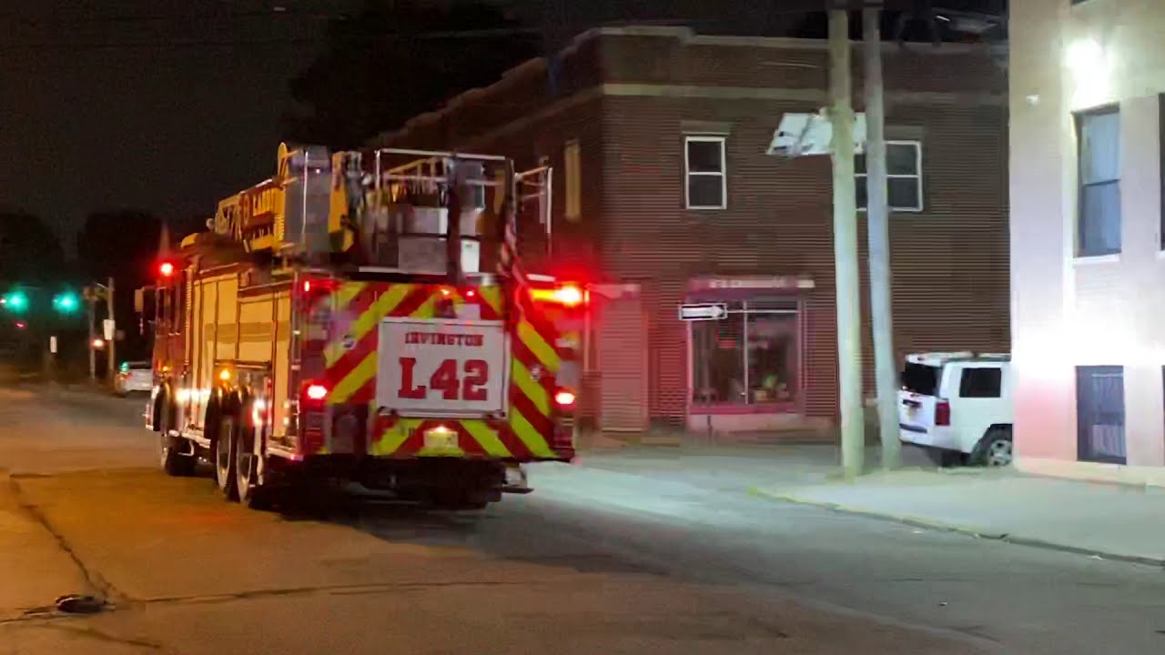 IRVINGTON FIRE DEPARTMENT LADDER 42 RESPONDING IN IRVINGTON, NEW JERSEY
