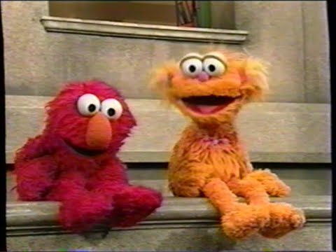 Sesame Street (#3892): Zoe Calls Elmo a Rotten Egg - YouTube