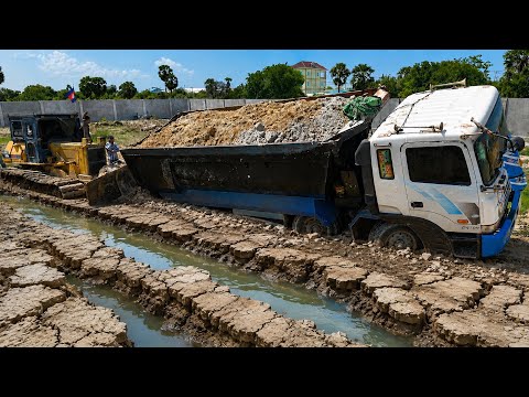 Incredible! Dump Truck 25ton Drive Back Uploading Landslide Overturned, Bulldozer KOMATSU D41P Resc…