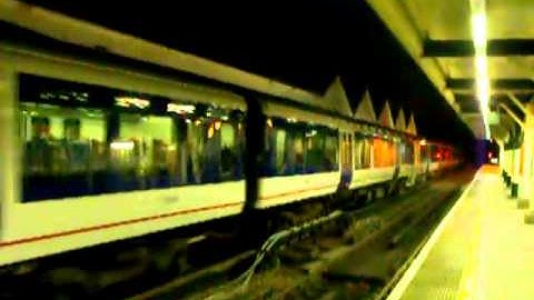 A pair of Chiltern Railways Class 165