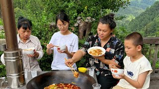 今天干完活做一大锅酸汤猪脚吃到饱 #美食 #农村生活 #记录生活 #农村美食