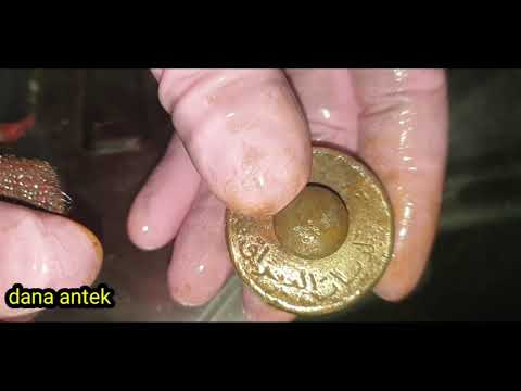 تنظيف اوزان الميزان القديمة    