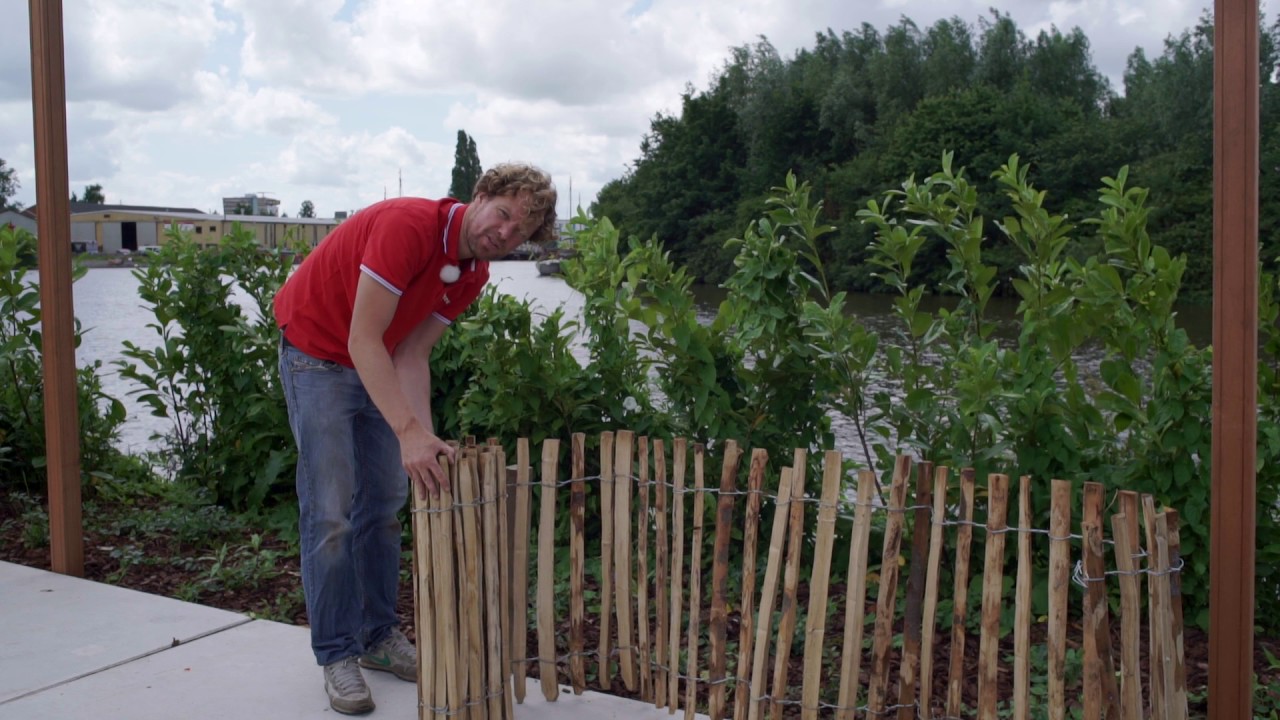 Honderd jaar Compatibel met Slapen Kastanjehek plaatsen - Schapenhek van kastanje hout monteren - YouTube