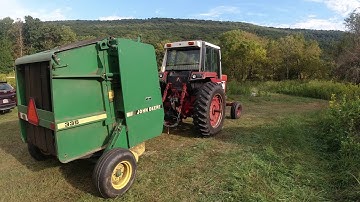 JD 335 & IH 886 Round Baling Hay - Then Trouble...