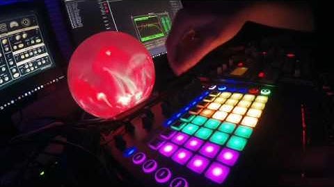 Experimental Drone/Noise Demo 02 // Novation Circuit