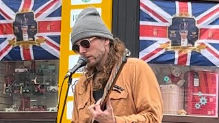 Passenger, Let her go (cover by Sasha) - busking in the streets of London, UK