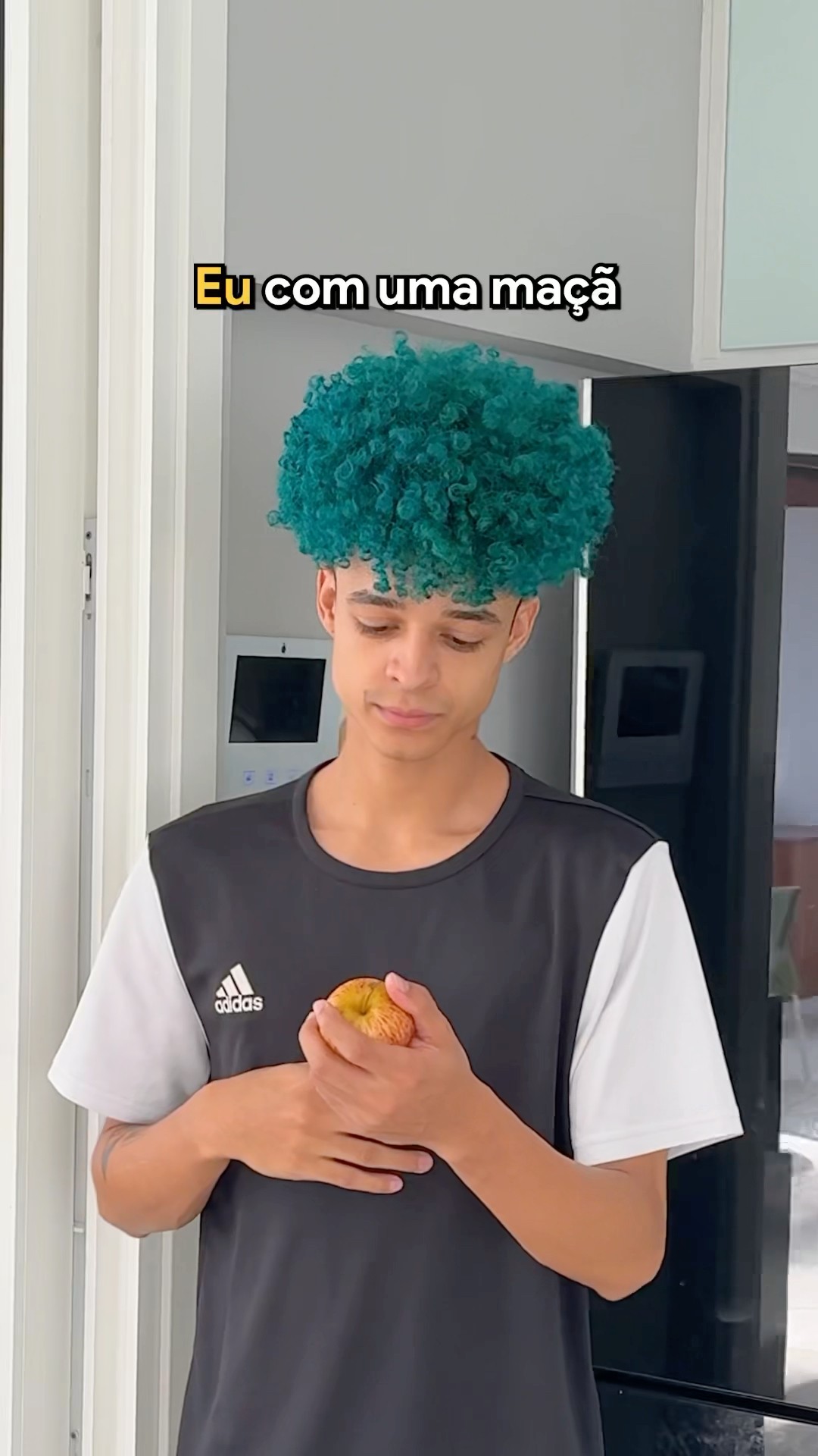 QUANDO VOCÊ ENCONTRA UMA MAÇÃ