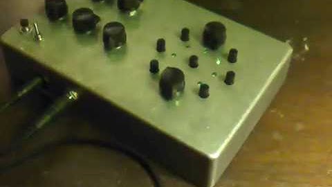 8/4/3 Step Sequenced Noise Machine // Delay // Circuit Bent Synth Box