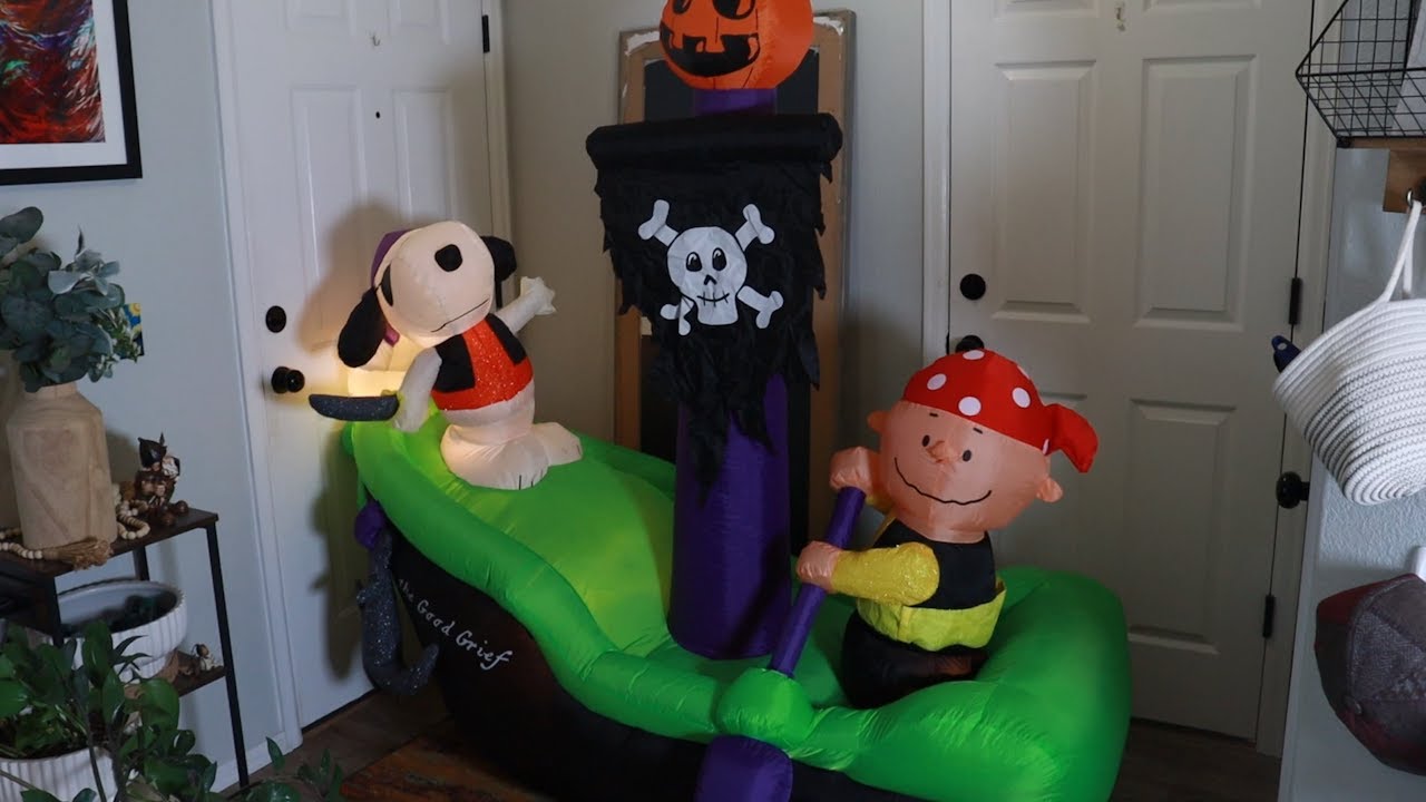 Gemmy 2014 Halloween Airblown Inflatable 6.5ft Animated Charlie Brown and Snoopy Pirate Ship Review