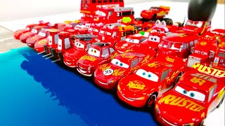 Disney Pixar Cars ☆ Various Cars miniature cars roll down a colorful slope and fall into the water!