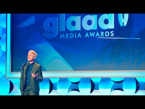 Ellen DeGeneres Presents the Vanguard Award to Kerry Washington