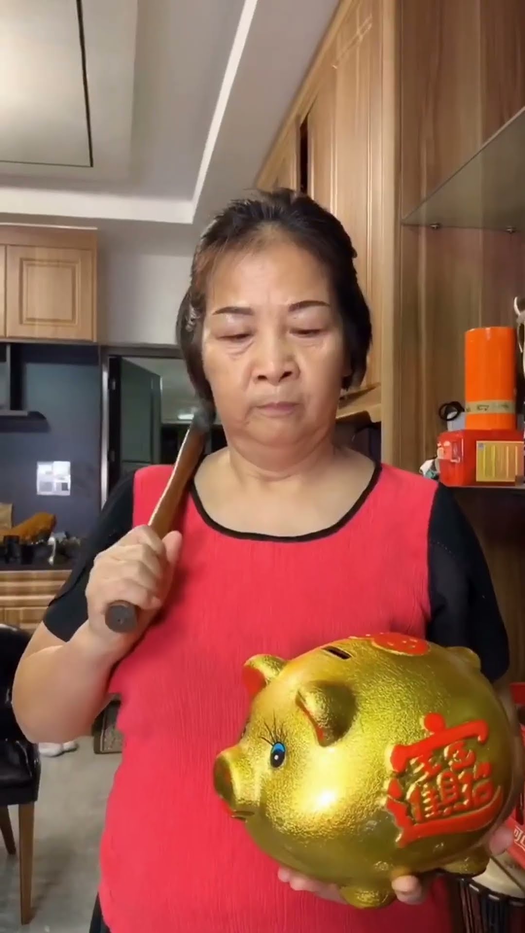 Rong's mother found out that the money was missing, and Gui Ge had to be beaten! #shorts#guige