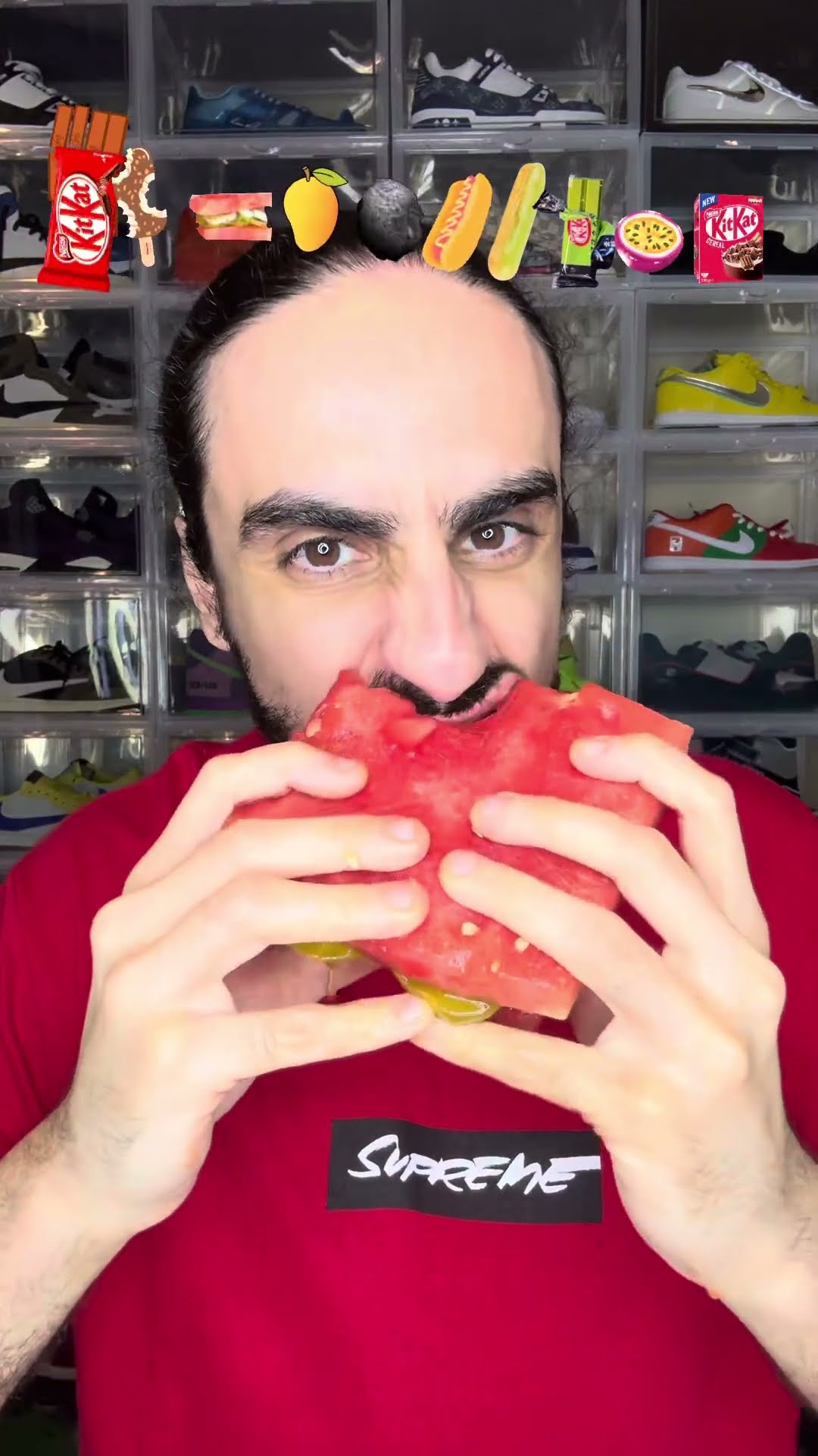 Food ASMR Eating the World’s Biggest KitKat ?