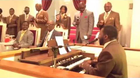 Kervin Brown/Mobile Heights Male Chorus Giving God...
