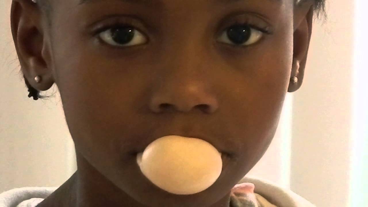 Bubble Gum Neana Blowing Bubbles Youtube 