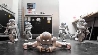 5 Nao robots dancing on Via Continum