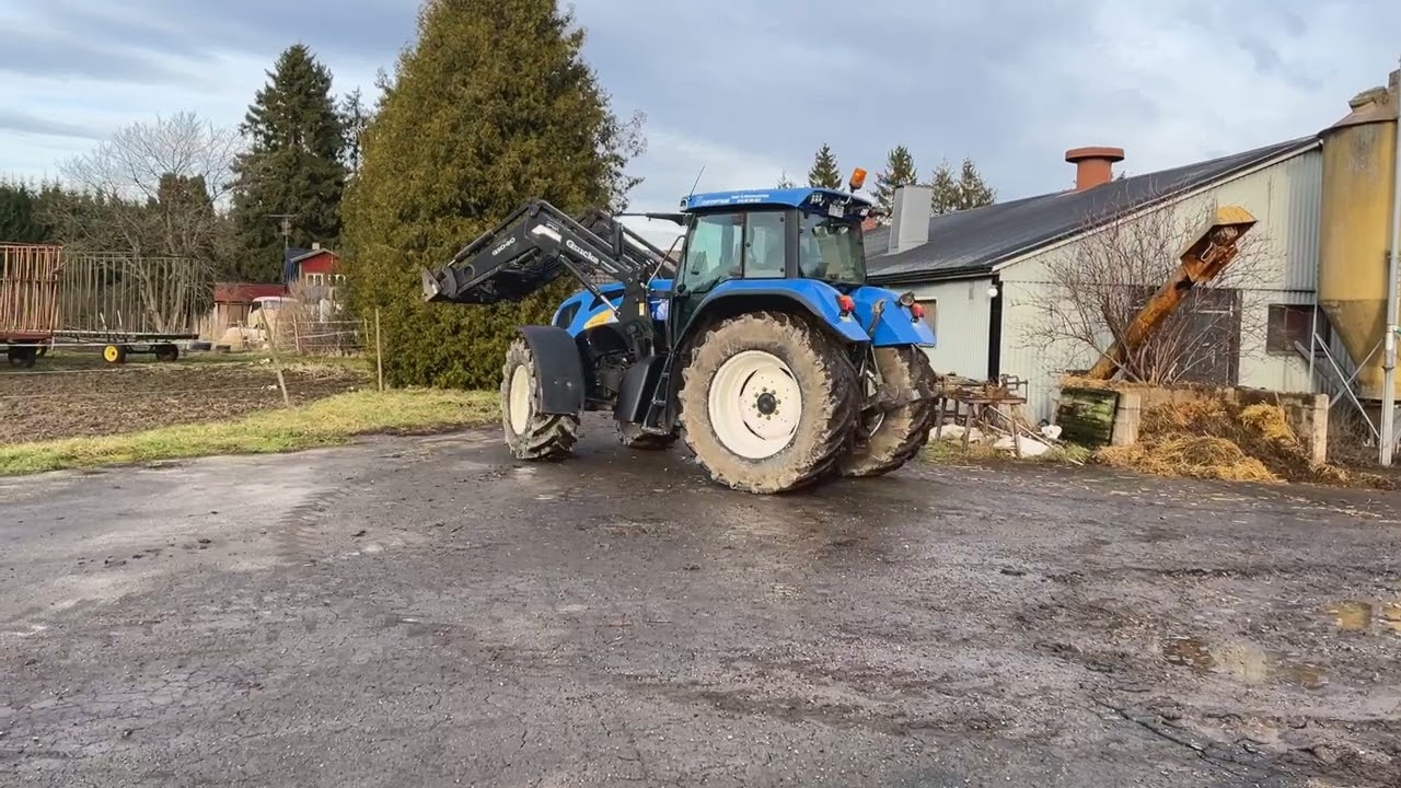 Traktor med lastare NEW HOLLAND TVT155 4WD