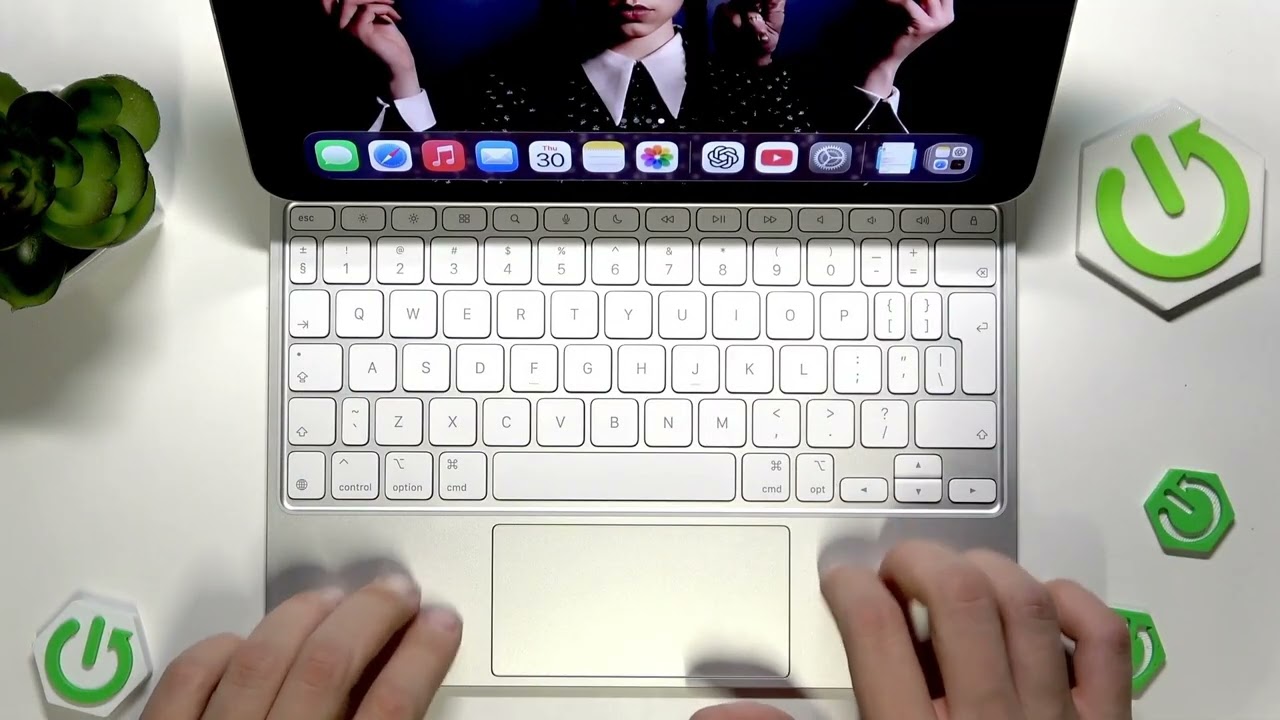 APPLE iPad Pro 11 (2025) – Magic Keyboard: Melhores funções (Function Row e USB-C)