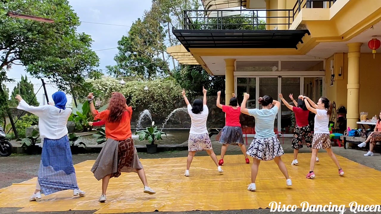 Disco Dancing Queen Line Dance (Wandy & Hotma) Danced by MLD Pelangi