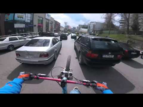 ბიჭი რომელიც თბილისის ქუჩებში ეთი ბორბლით დადის :))