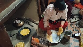 आज डिनर में राजमा चावल मक्की की रोटी की दावत है, सर्दियों में चूल्हे के खाने की बात ही कुछ और है