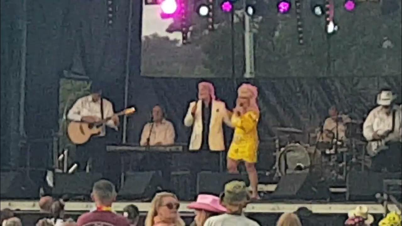 Country Superstars Tribute Islands In The Stream ( Live 2023