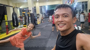 🔥 Thứ 4 bung hết sức cùng chưởng môn – Trật tay nhưng vẫn ráng nuốt trọn giáo án 💪👧 