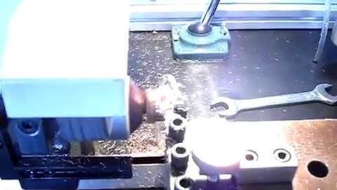 Automatic rotor commutator turning machine