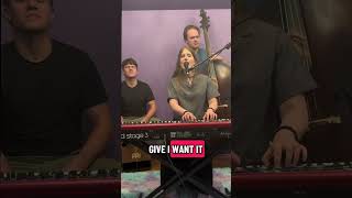 it just feels right ykwim #80smusic #oliviadean #mashup #acousticcover #mashupsong #acoustic #music