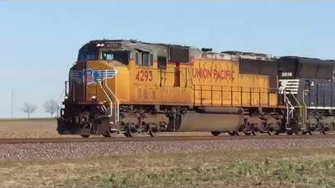 UP SD70M #4293 leads NS 375 in Germantown Township, Illinois