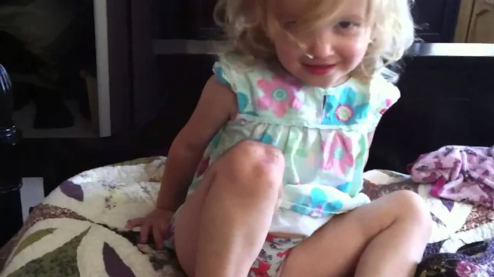 Julia counts her toes