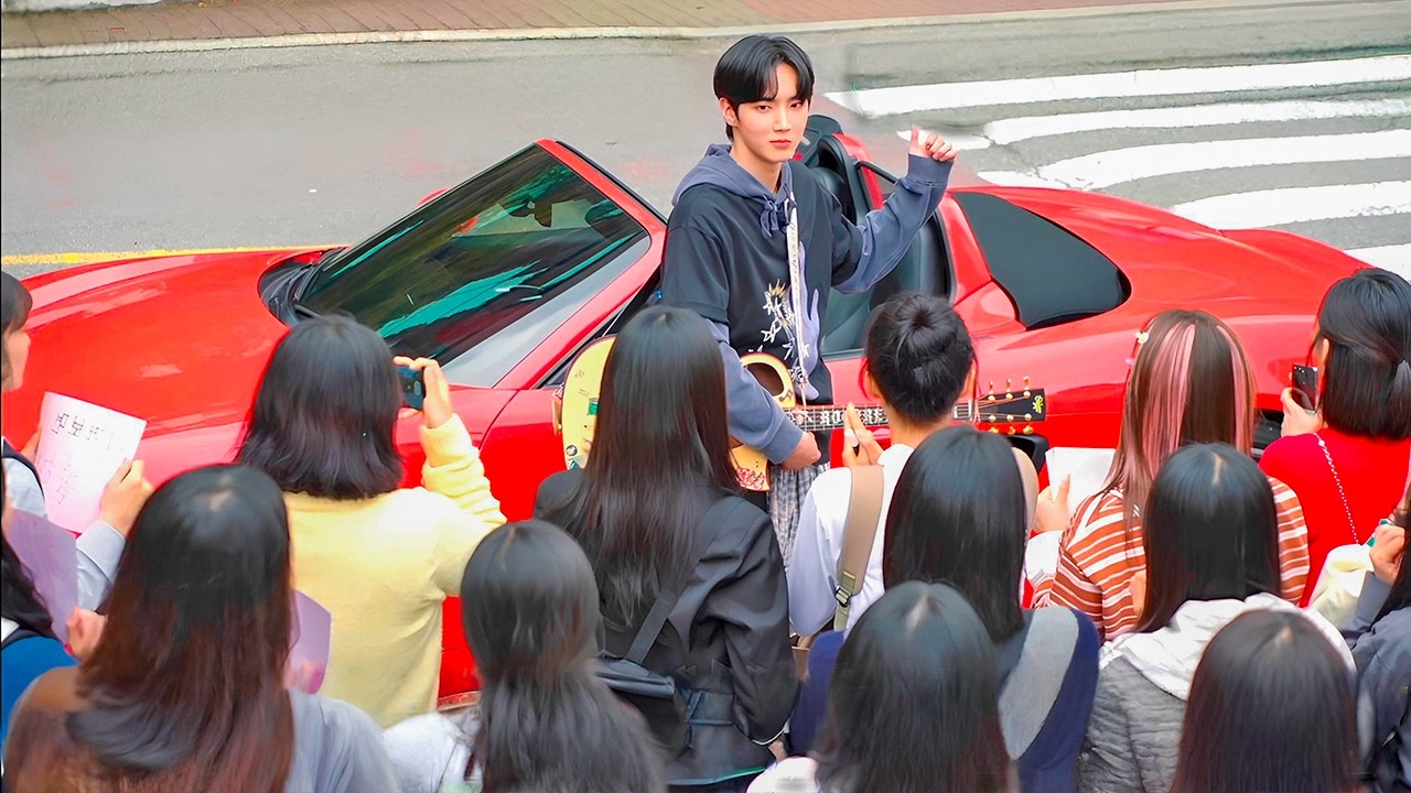 Idol K-pop Guapo Y Rico Se Une A La Universidad Y Todas Las Chicas Lo Aman Excepto Una Que Lo Ignora