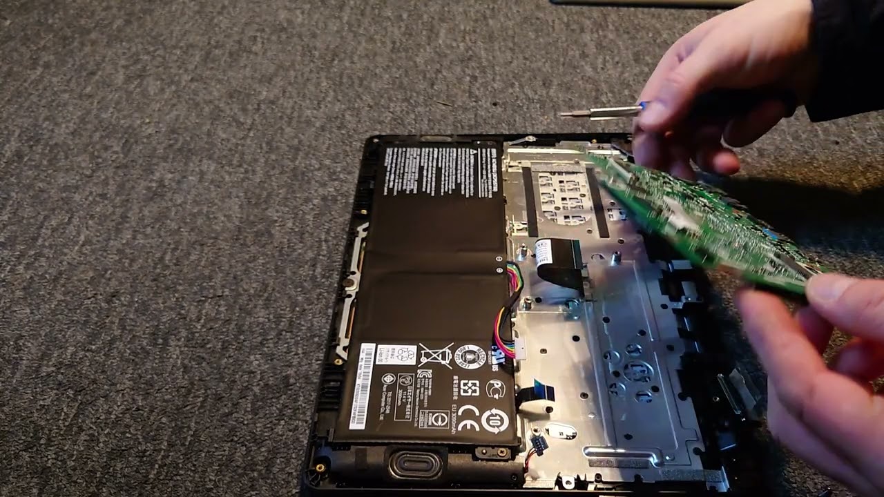 Looking inside  Acer ES1-131-C3QG