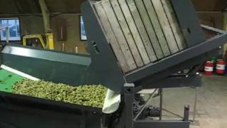 Box tipper with lifting conveyor