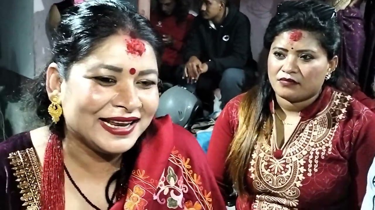 आट त गर्न खोज्याछ गोथेले, तर्साइरहन्छ गलाको पोतेले।।        सीता घिमिरे vs माधब पाठक